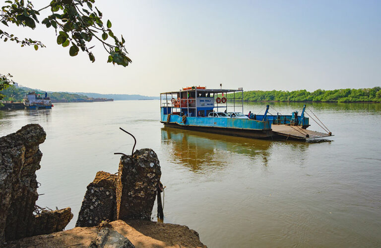 pune to goa chorao island cab service