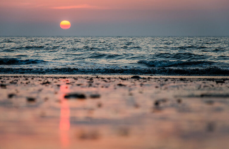 pune to juhu beach