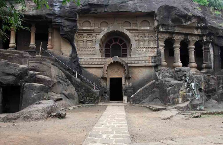 pune to pandvleni caves cab service