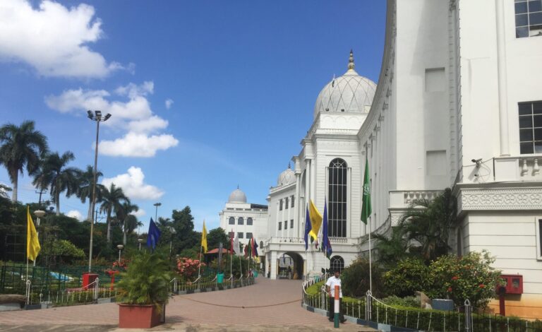 Pune to Hyderabad salar jung museum cab service
